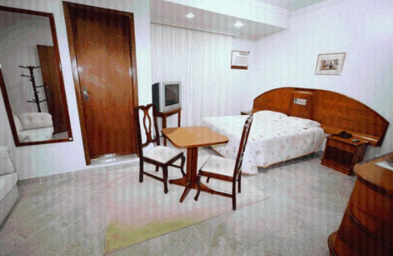 Cristal Executive Hotel ฟรานซิสโกเบลเตรา ห้อง รูปภาพ